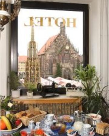 Tiptop Hotel Am Schoenen Brunnen Nürnberg Restoran fotoğraf